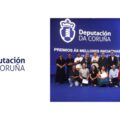 Na imaxe posan todas dezaoito persoas representando ás entidades premiadas, incluídos Valentín González Formoso, Presidente da Deputación da Coruña e Inés Rey García, alcaldesa da Coruña. A ambos extremos do grupo, de pé, están Patricia de Lorenzo e Xesús Ron.